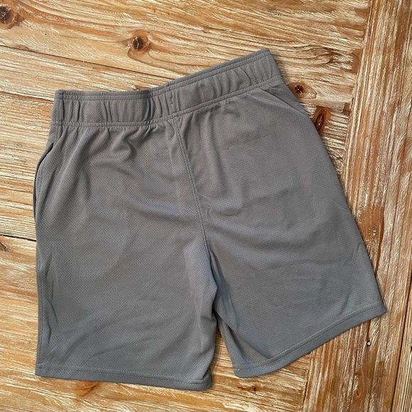 Champion boys size 14-16(L) shirts. Bundle of 3 - Picture 8 of 8